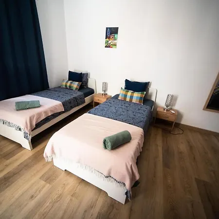 By Port Vell Rooms Albergue *