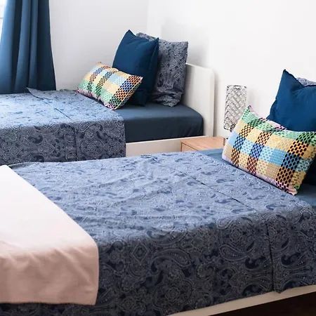 By Port Vell Rooms Albergue