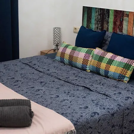 By Port Vell Rooms Albergue *