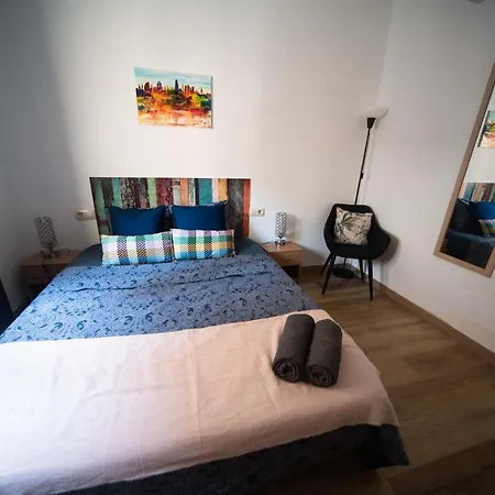 By Port Vell Rooms Albergue *